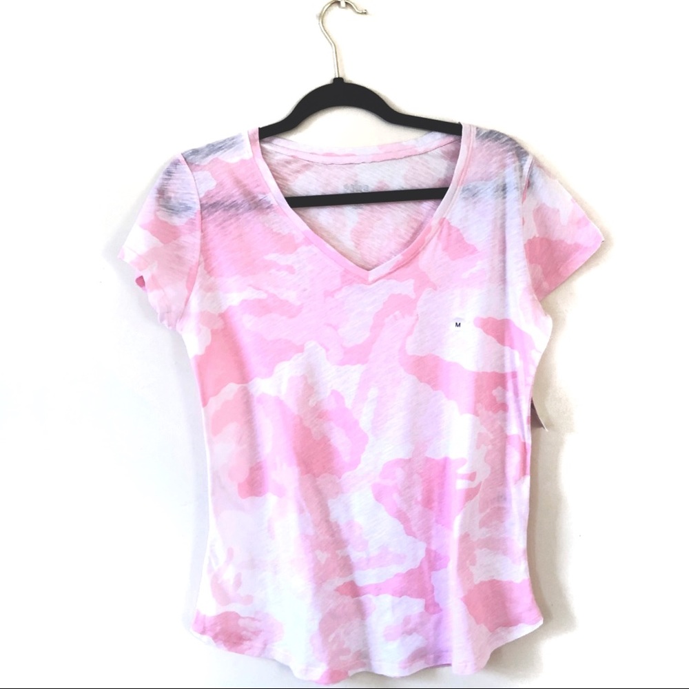 NWT Pink Camo Soho V Neck Short Sleeve T-Shirt M
